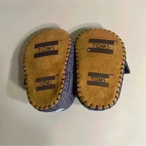 Size 1 baby boy crib flats Toms navy and tan Velcro strap moccasins no flaws - Picture 7 of 10